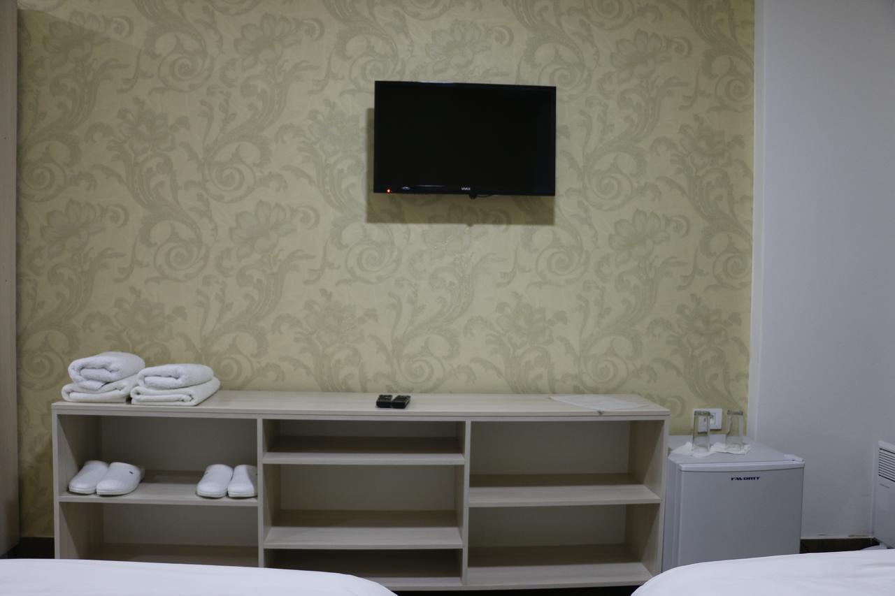 Hotel Ultra Star Skopje Extérieur photo