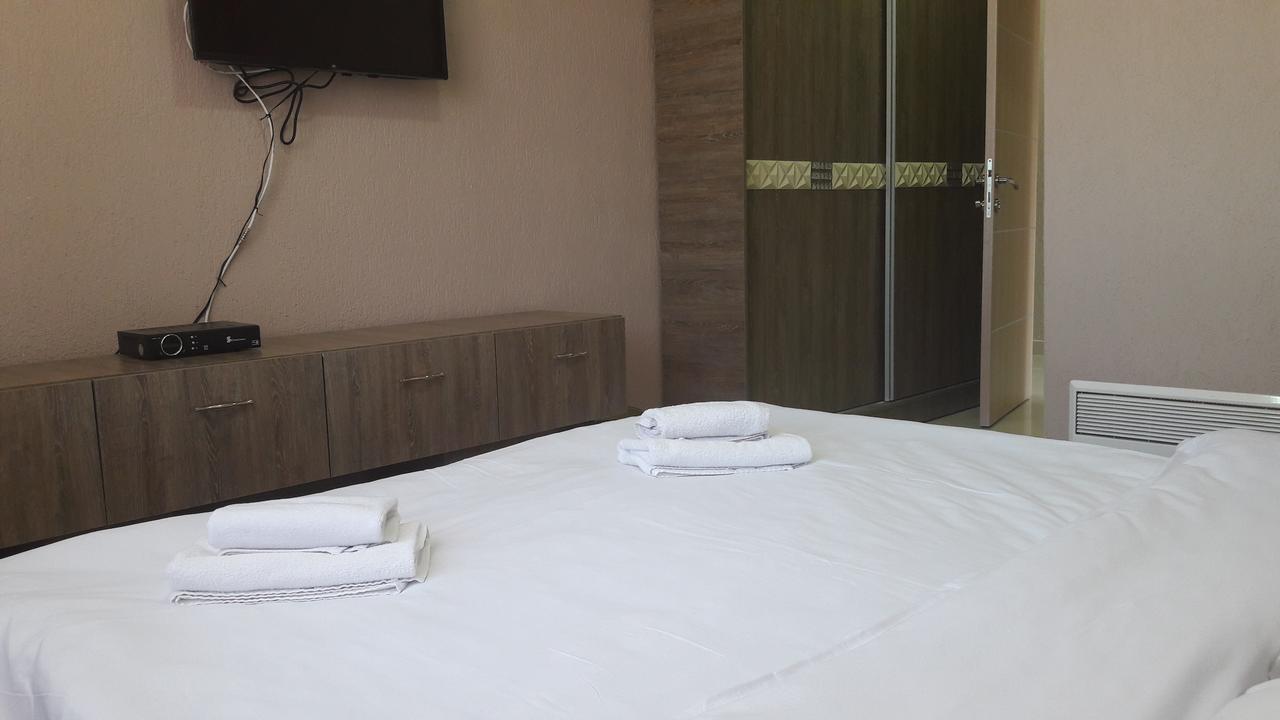 Hotel Ultra Star Skopje Extérieur photo